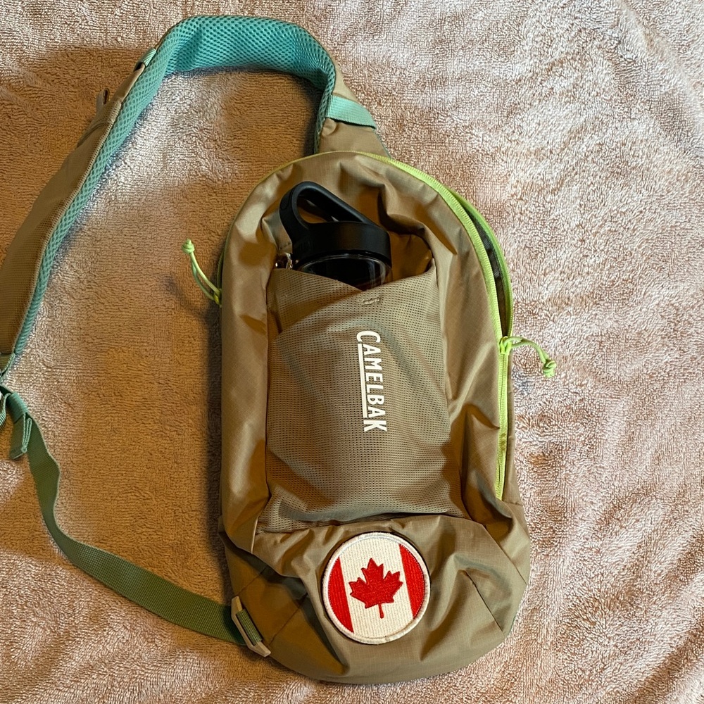 CamelBak sandstone Arete Sling 8 unisex New